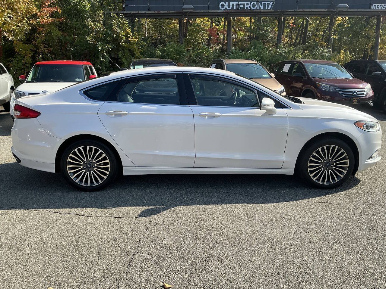 Used 2017 Ford Fusion SE w/ Fusion SE Technology Package FWD image 4