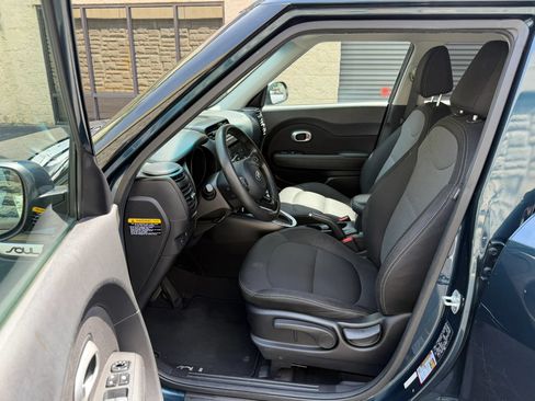 Used 2018 Kia Soul + FWD image 21