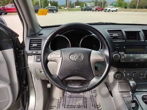 Used 2010 Toyota Highlander 2WD image 12