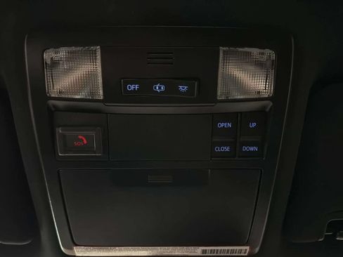 Used 2020 Toyota Tacoma SR5 AWD/4WD image 28
