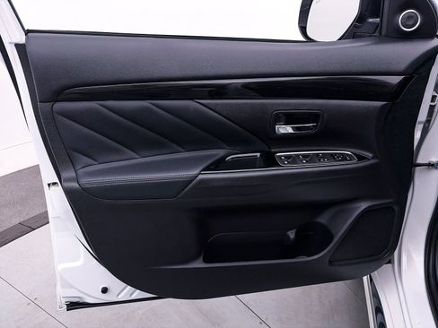 Used 2018 Mitsubishi Outlander GT image 11