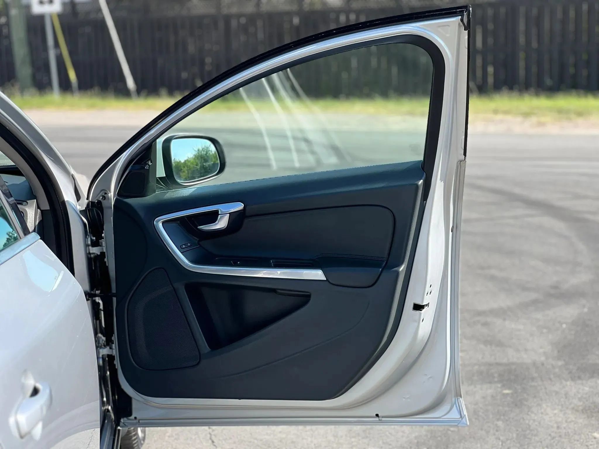 Used 2016 Volvo V60 T5 Premier w/ Convenience Package FWD image 38