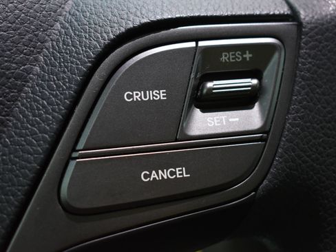 Used 2017 Hyundai Santa Fe SE AWD/4WD image 18