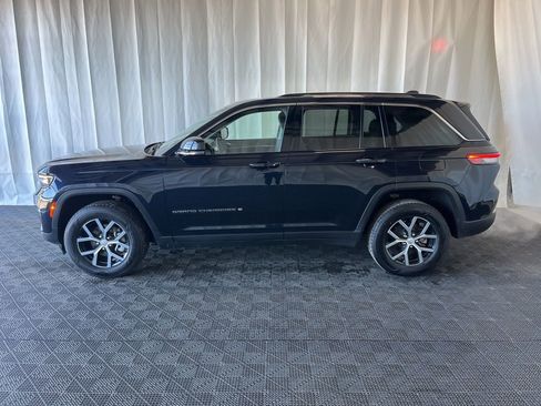 Used 2023 Jeep Grand Cherokee Limited image 25