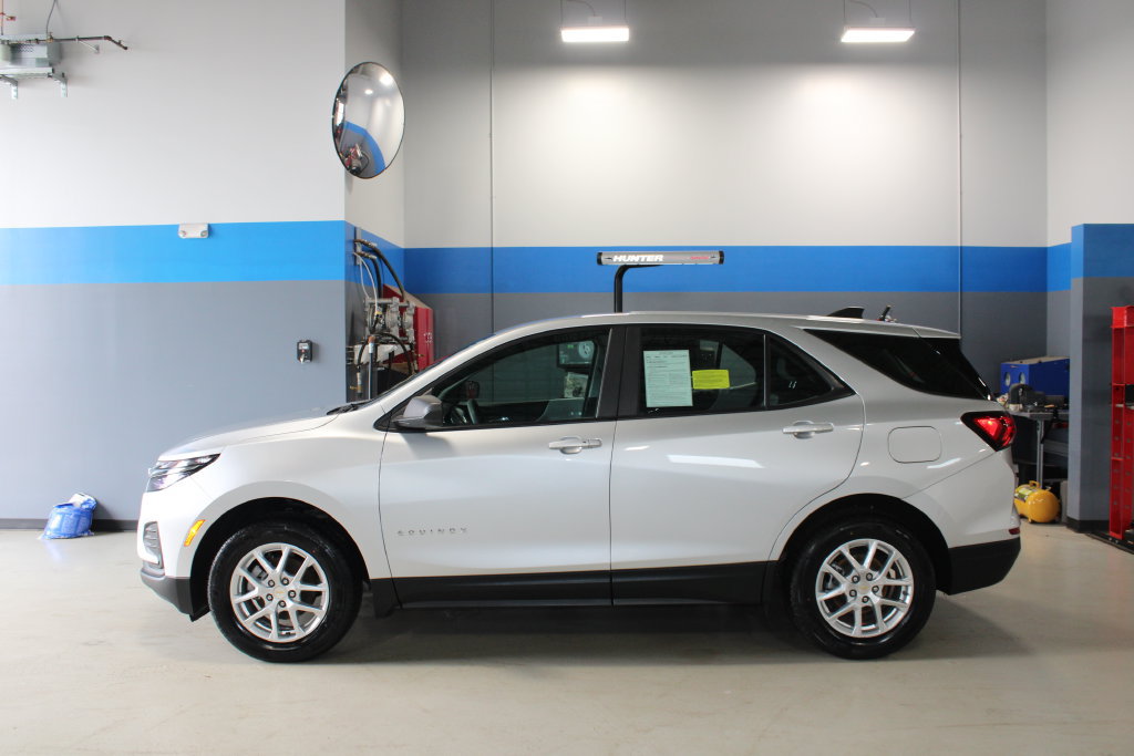 Used 2022 Chevrolet Equinox LS AWD/4WD image 9