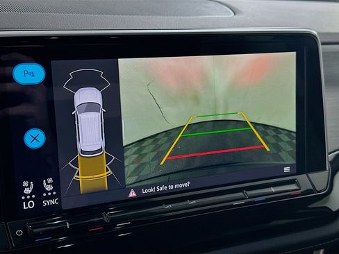 Used 2025 Volkswagen Atlas Cross Sport SE image 23