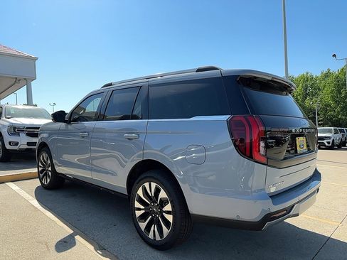 New 2025 Ford Expedition Platinum w/ Driver's Package image 5