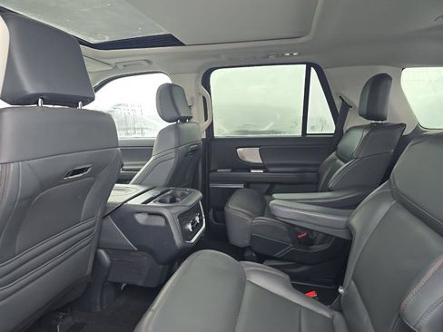 Used 2025 Ford Expedition Active AWD/4WD image 7