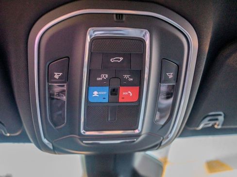 Used 2024 Jeep Wagoneer L Series II w/ Flexible Seating Group AWD/4WD image 39