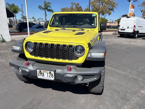 Used 2024 Jeep Wrangler Unlimited Rubicon AWD/4WD image 3
