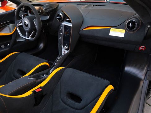 Used 2024 McLaren 750S Spider image 10