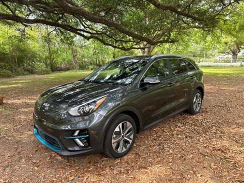 Used 2022 Kia Niro EX image 1
