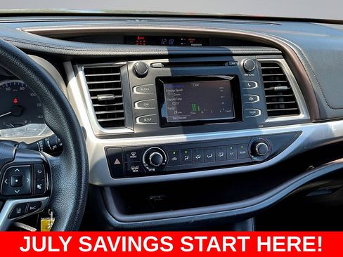 Used 2019 Toyota Highlander LE FWD image 13