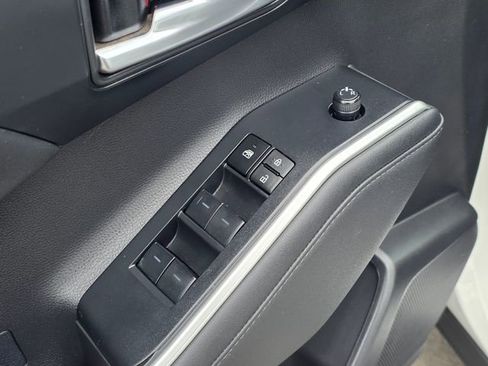 Used 2023 Toyota Highlander XLE AWD/4WD image 26