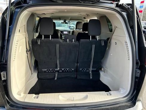 Used 2022 Chrysler Voyager LX FWD image 26