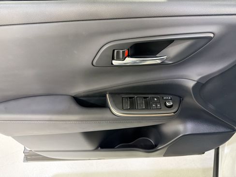 Used 2023 Toyota Crown XLE image 12