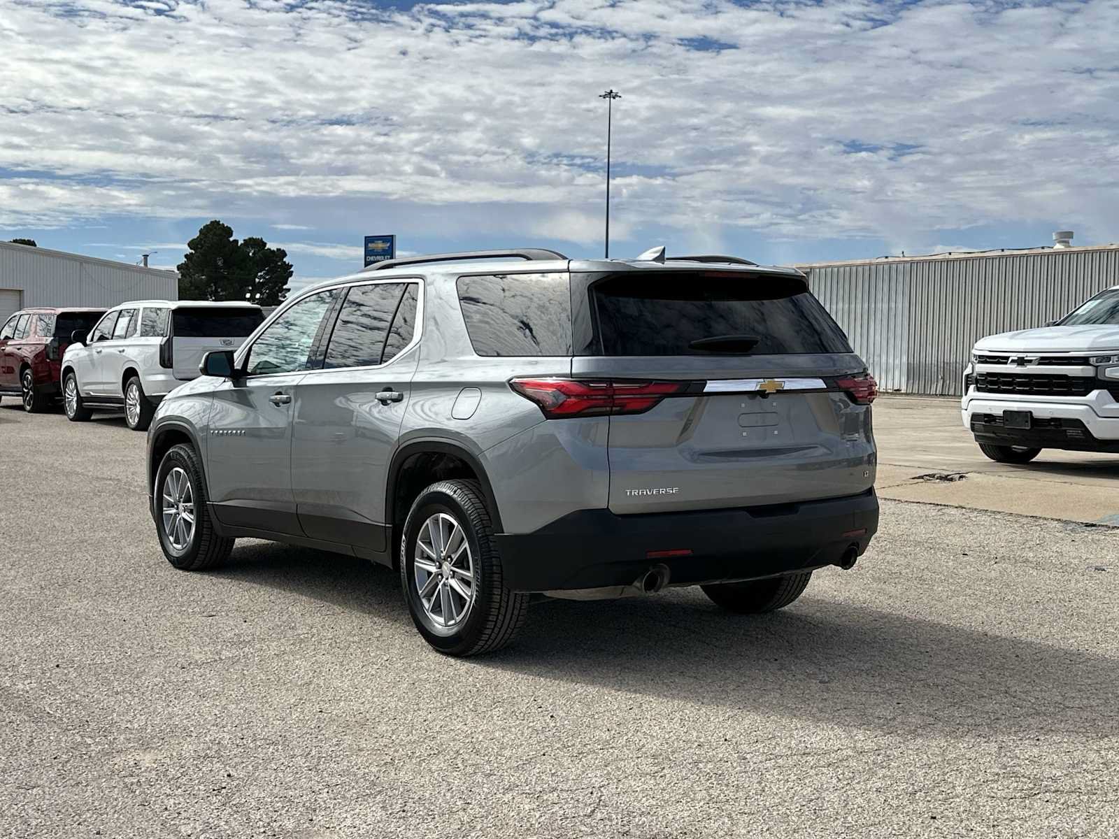 Used 2023 Chevrolet Traverse LT FWD image 12