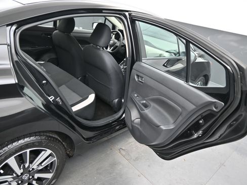 Used 2021 Nissan Versa SV FWD image 10