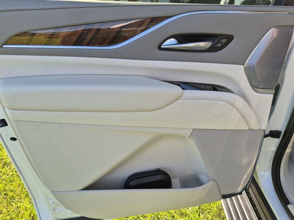 Certified 2024 Cadillac Escalade ESV Sport Platinum AWD/4WD image 27