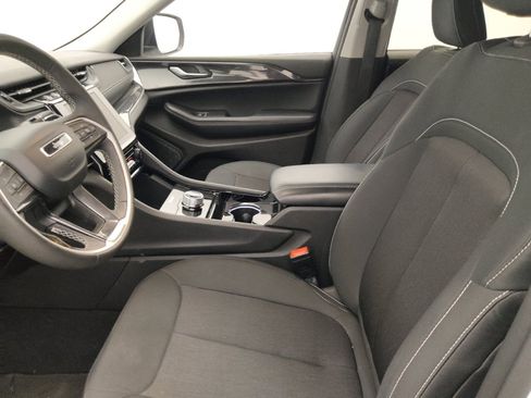 Used 2023 Jeep Grand Cherokee Laredo RWD image 17