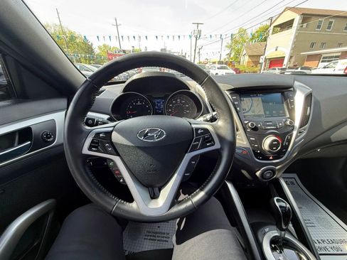 Used 2017 Hyundai Veloster Value Edition FWD image 34