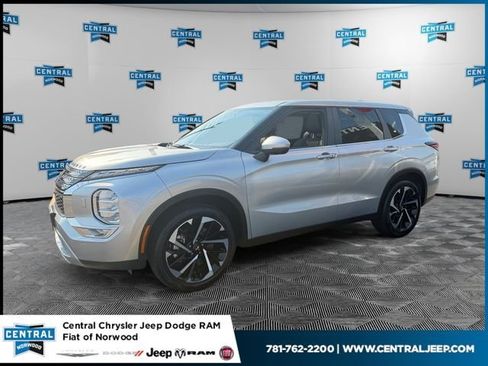 Used 2024 Mitsubishi Outlander AWD image 1
