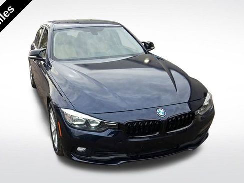 Used 2016 BMW 320i Sedan image 3