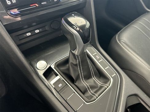 Certified 2022 Volkswagen Tiguan SE image 29