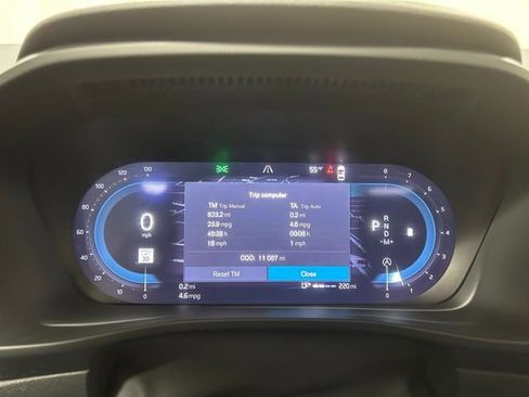 Used 2025 Volvo XC40 B5 Plus AWD/4WD image 13