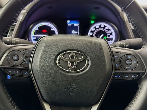 Used 2023 Toyota Camry SE image 9