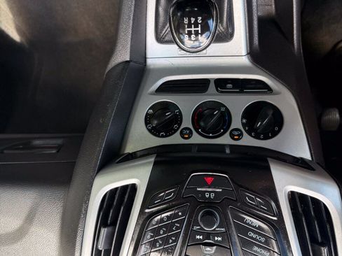 Used 2014 Ford Focus SE FWD image 16