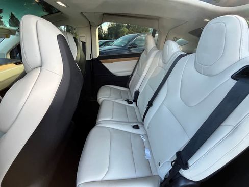 Used 2018 Tesla Model X 75D image 6