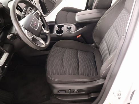 Used 2024 GMC Terrain SLE w/ Driver Convenience Package image 10