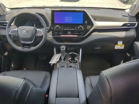New 2026 Toyota Highlander Platinum AWD/4WD image 15
