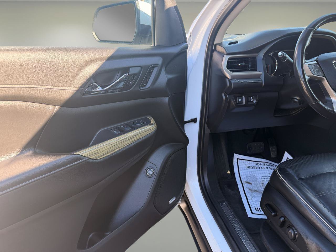 Used 2019 GMC Acadia Denali AWD/4WD image 9