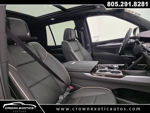 Used 2026 Cadillac Escalade Luxury AWD/4WD image 17