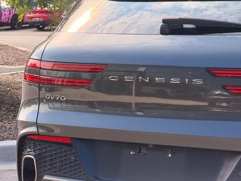 Used 2025 Genesis GV70 2.5T AWD/4WD image 12