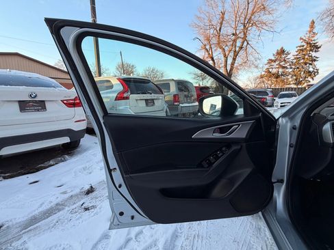 Used 2017 MAZDA MAZDA3 Sport image 11