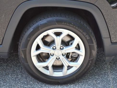 Used 2024 Jeep Compass Latitude AWD/4WD image 10