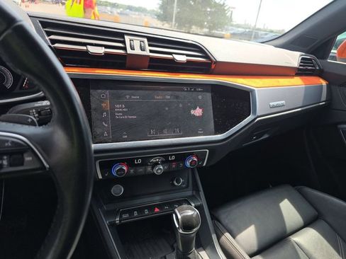 Used 2019 Audi Q3 2.0T Prestige w/ Prestige Package AWD/4WD image 16
