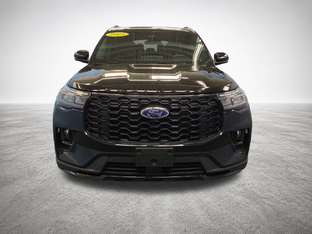 Used 2025 Ford Explorer ST-Line w/ ST-Line Street Pack AWD/4WD image 3