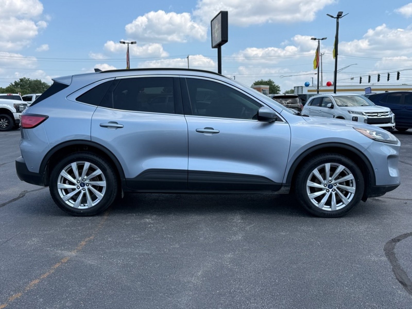 Used 2022 Ford Escape Titanium w/ Titanium Elite Package AWD/4WD image 9