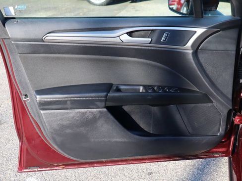 Used 2018 Ford Fusion SE w/ Fusion SE Technology Package FWD image 7