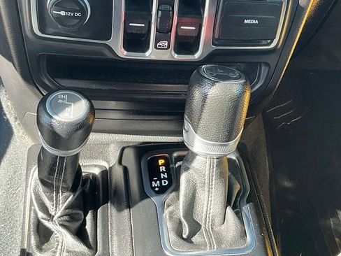 Used 2018 Jeep Wrangler Unlimited Sahara AWD/4WD image 23