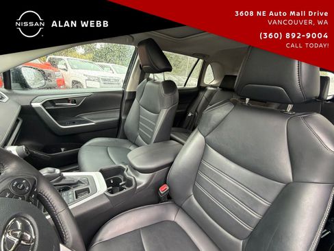 Used 2022 Toyota RAV4 XLE Premium AWD/4WD image 11