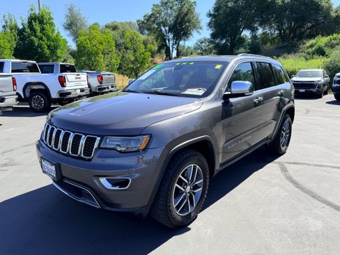 Used 2017 Jeep Grand Cherokee Limited w/ Luxury Group II AWD/4WD image 2