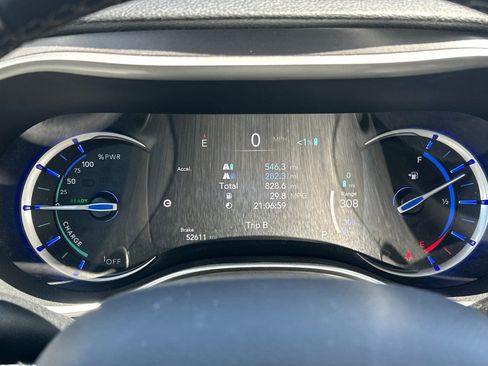 Used 2023 Chrysler Pacifica Touring-L FWD image 25