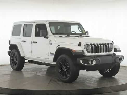 Used 2025 Jeep Wrangler Unlimited Sahara w/ Safety Group image 2