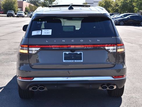 New 2026 Lincoln Aviator Premiere image 8