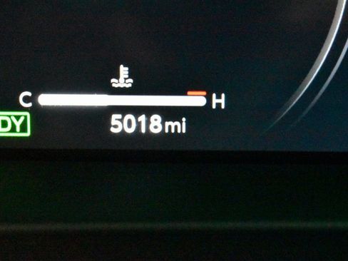 Used 2025 Toyota Crown Signia Limited image 23